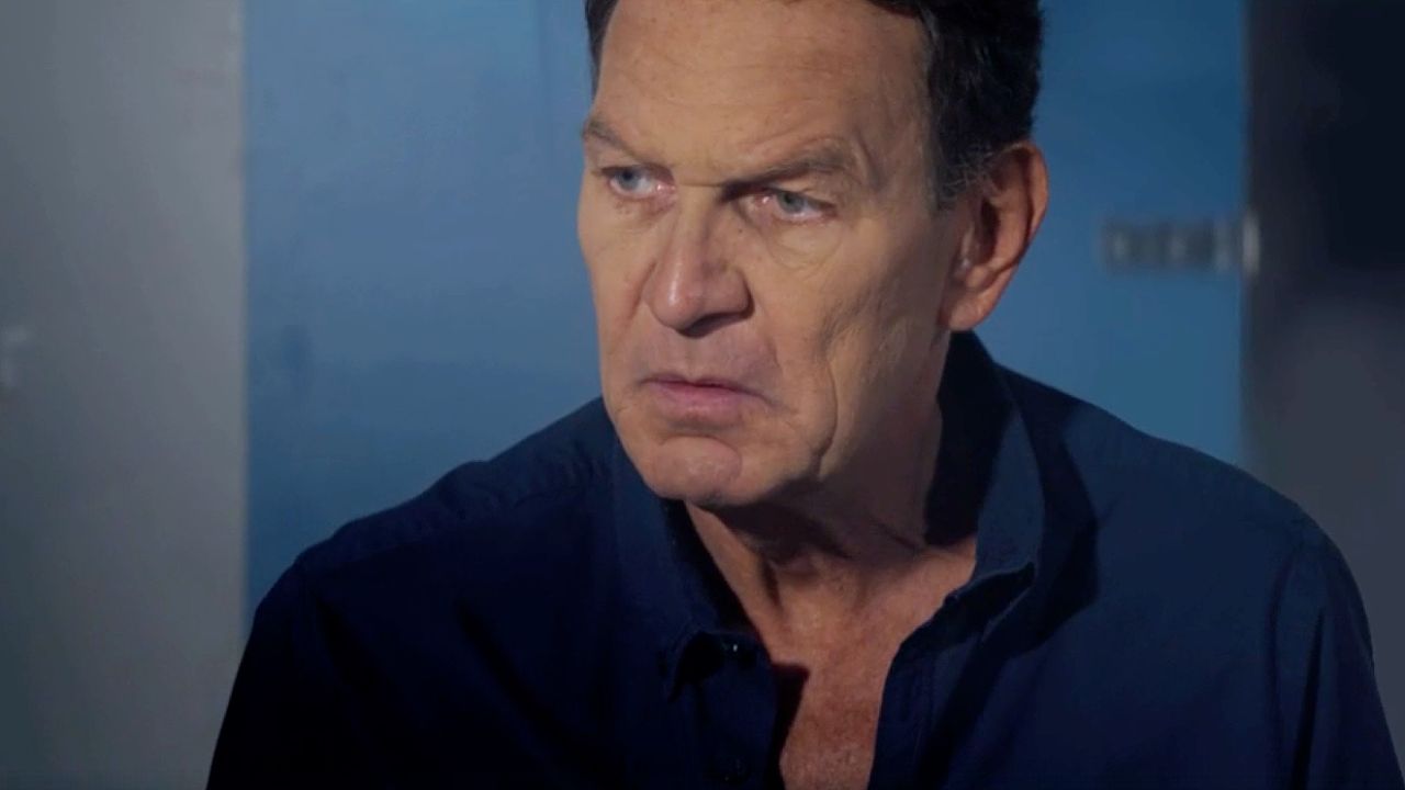 Roberto Ferri, interpretato da Riccardo Polizzy Carbonelli, è uno spietato imprenditore protagonista della soap opera italiana